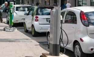 Peste 6.000 de autoturisme ecologice, achiziţionate de români, în 11 luni; salt de 150% la maşinile electrice