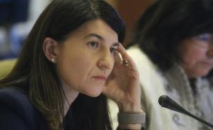 Violeta Alexandru: Creşterea salariului minim a fost decisă la finalul unei susţinute activităţi de analiză, nu din pix