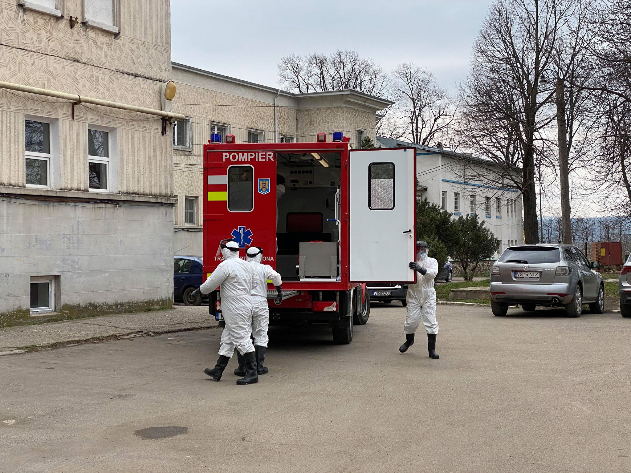 (Foto-video) Pacienta suspectă de coronavirus a ajuns la spitalul din Vaslui