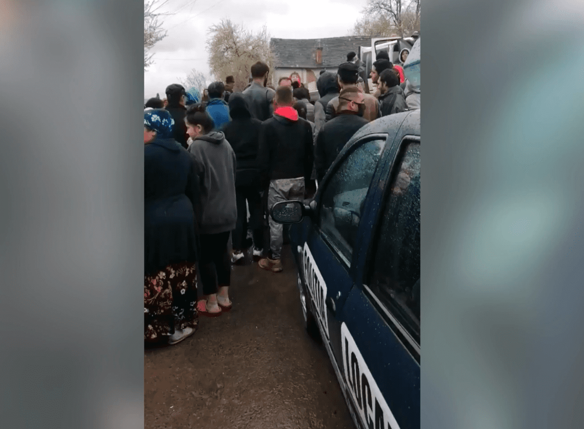 Poliția locală nu a putut menține regulile de distanțare socială la Dumbrăveni