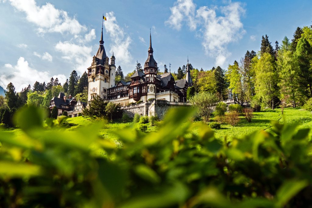 calendarul zilelor libere 2021 - Castelul Peleș este vizitat de români în perioada sărbătorilor de Paști